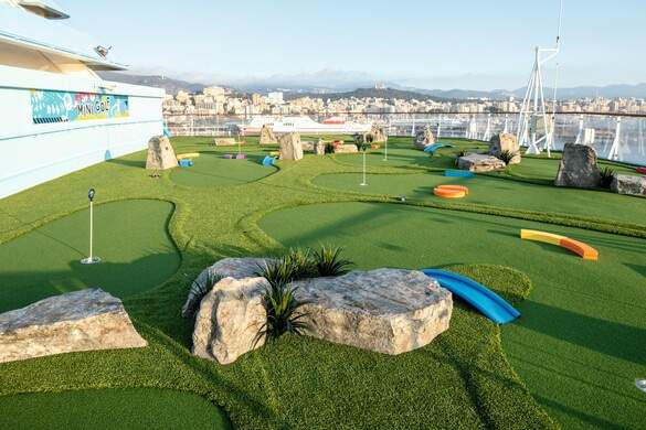 Marella Explorer 2 - Minigolf.jpg